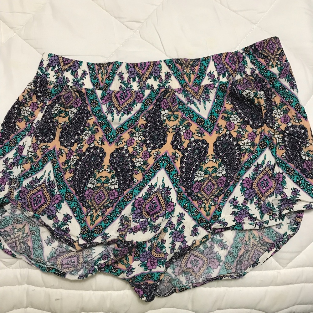 LA Hearts Pac Sun paisley dress stretch shorts